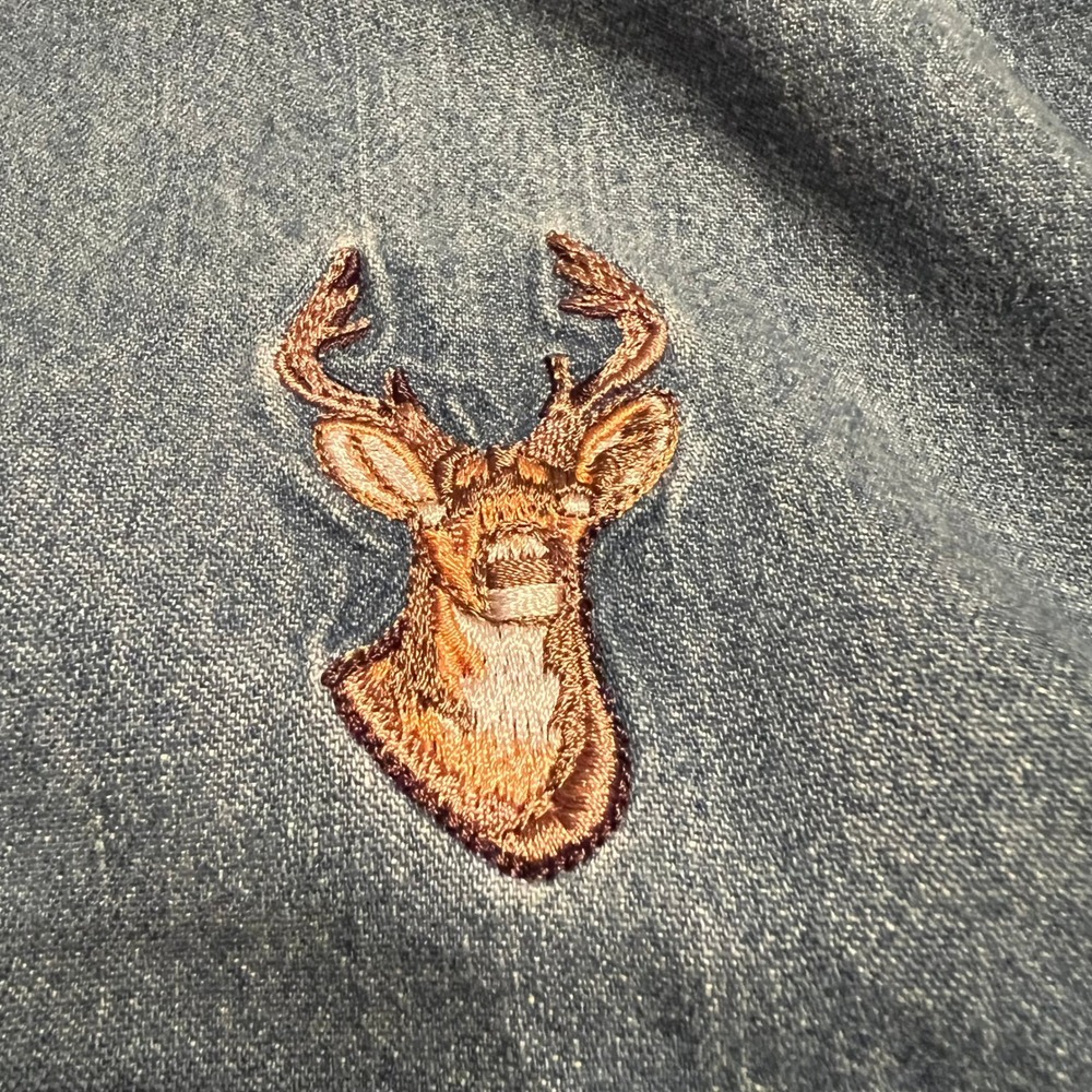 Magellan Mens XL Denim Button Down‎ Shirt Deer Embroidery Quilted Shoulder - Picture 2 of 6
